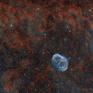 Crescent_2016-06-18_HOS_18+16+15x1800sec_v3 (NGC6888 – Crescent Nebula)